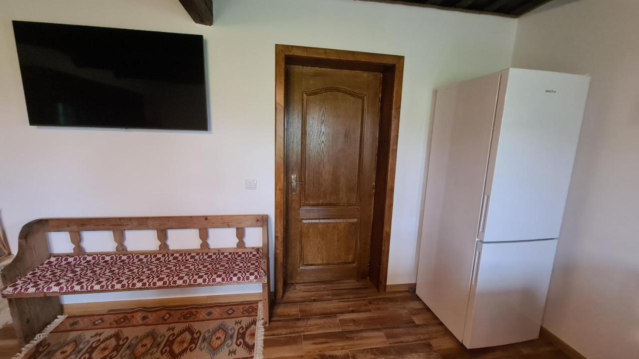 Casa Bunicilor Din Oncesti Villa ภายนอก รูปภาพ