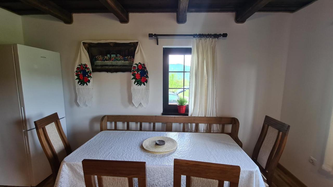 Casa Bunicilor Din Oncesti Villa ภายนอก รูปภาพ