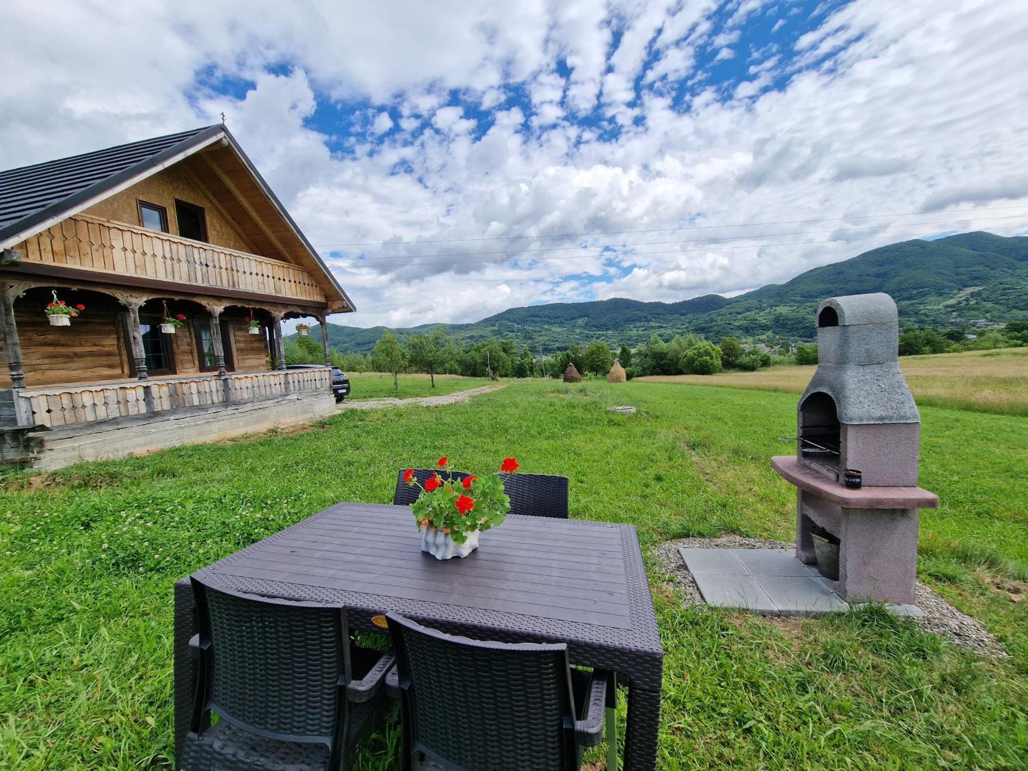 Casa Bunicilor Din Oncesti Villa ภายนอก รูปภาพ